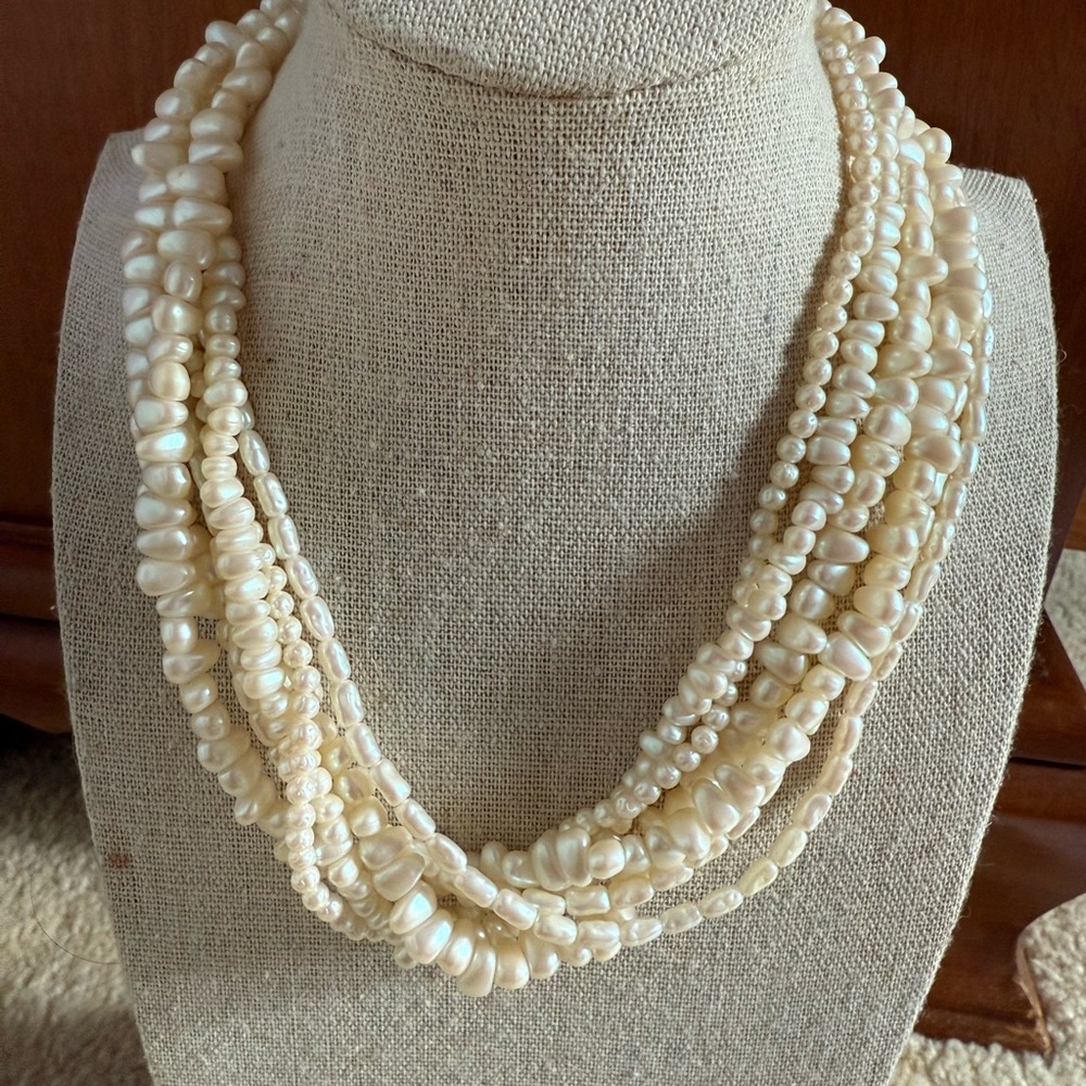 Elegant Cream Pearl Necklace